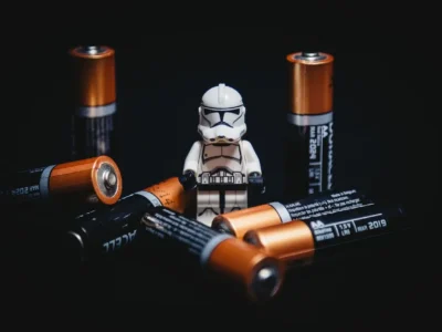 Batterie sostituibili: la legge UE che rischia di peggiorare la tecnologia