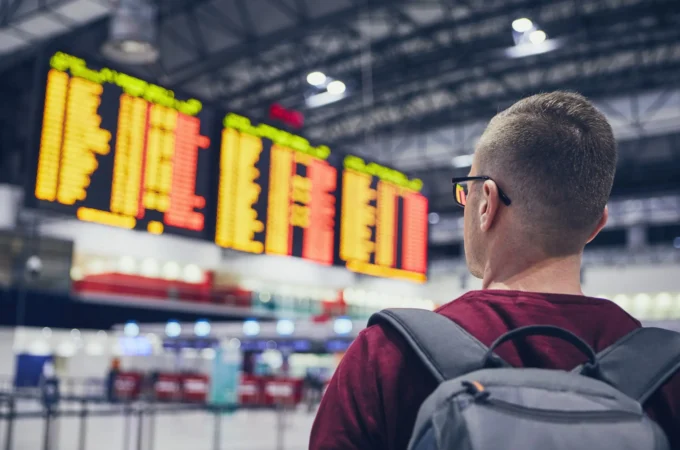 Effetto domino nei cieli: la crisi cambia il modo di viaggiare