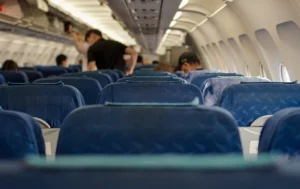 Il Boeing precipita, lui afferra i comandi: il caso incredibile del volo Flydubai