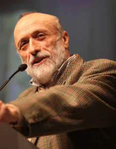 Carlo Petrini è morto: addio all’uomo che cambiò il nostro modo di mangiare