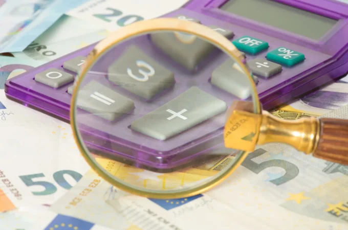 Italia prima in Europa per debito: cosa rischiano famiglie e imprese