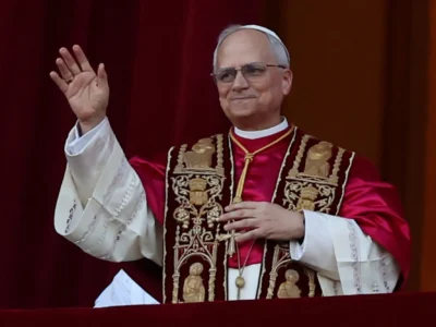 “Sono il Papa”: la banca non ci crede e gli chiude il telefono in faccia