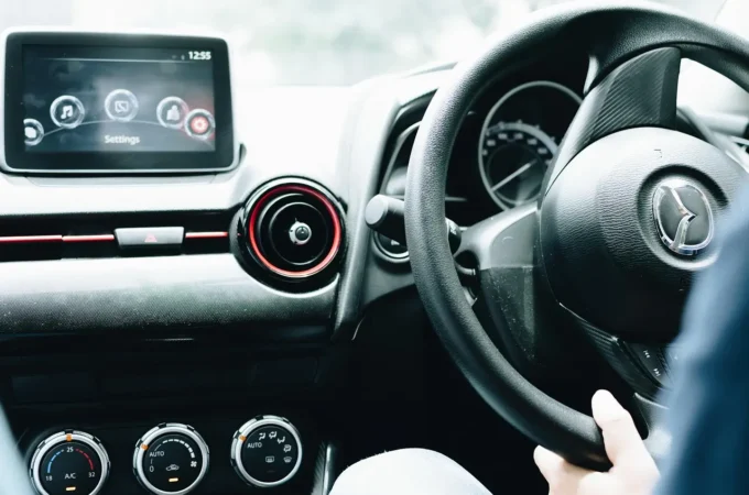 Auto più intelligenti, ma anche più invasive: dal 7 luglio obbligo di videocamere