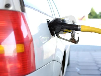 Gasolio contaminato, cresce l’allarme: auto in panne dopo il pieno