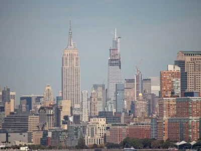 Grattacielo a rischio a Manhattan: cosa è successo nell’ex sede Pfizer