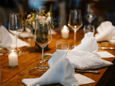 Mancia da 50 euro senza avvisare: il conto al ristorante scatena la bufera