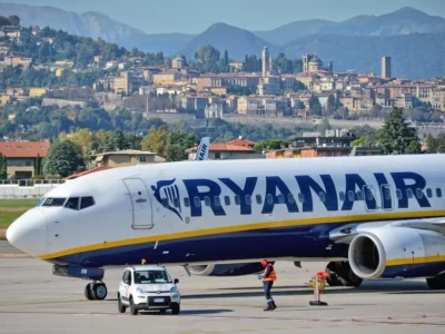 Ryanair cambia le regole: ecco quanto può costare il tuo bagaglio