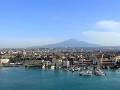Voli Catania Etna: passeggeri dirottati e una Sicilia senza piano B