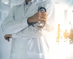 Medici perquisiti per i Cpr: chi decide se puoi essere rinchiuso?