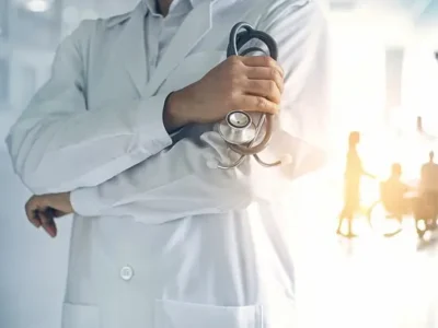 Medici perquisiti per i Cpr: chi decide se puoi essere rinchiuso?