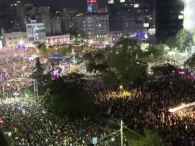 Elezioni in Serbia 2026: gli studenti invadono Belgrado e sfidano Vučić