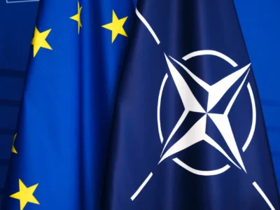 Il nemico necessario: Europa, NATO e la grande recita della paura
